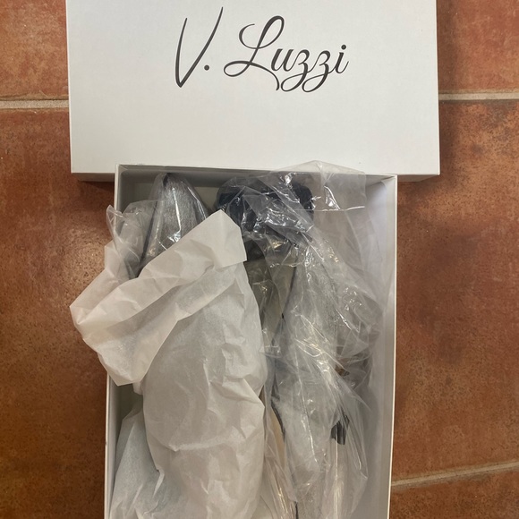 V. Luzzi Size 39 (US 8) never worn heeled mules - Picture 8 of 9